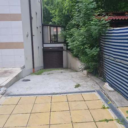 Cozy With Balcony Διαμέρισμα *
